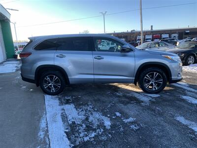 2018 Toyota Highlander LE   - Photo 4 - Palatine, IL 60074