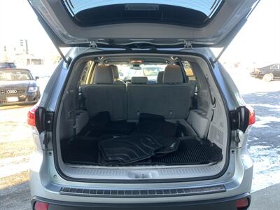 2018 Toyota Highlander LE   - Photo 9 - Palatine, IL 60074