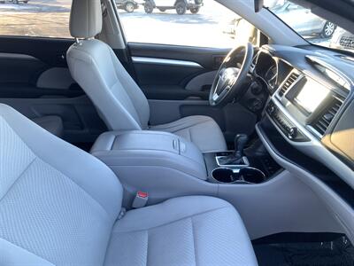 2018 Toyota Highlander LE   - Photo 15 - Palatine, IL 60074