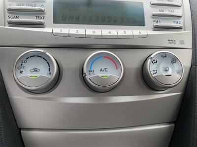 2011 Toyota Camry SE   - Photo 18 - Palatine, IL 60074