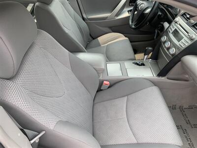 2011 Toyota Camry SE   - Photo 11 - Palatine, IL 60074