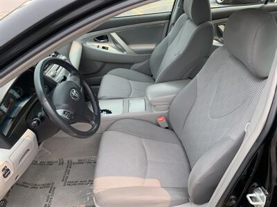 2011 Toyota Camry SE   - Photo 13 - Palatine, IL 60074