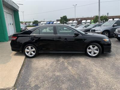 2011 Toyota Camry SE   - Photo 4 - Palatine, IL 60074