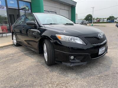 2011 Toyota Camry SE   - Photo 2 - Palatine, IL 60074