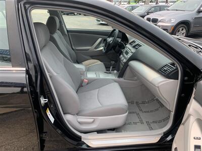 2011 Toyota Camry SE   - Photo 10 - Palatine, IL 60074