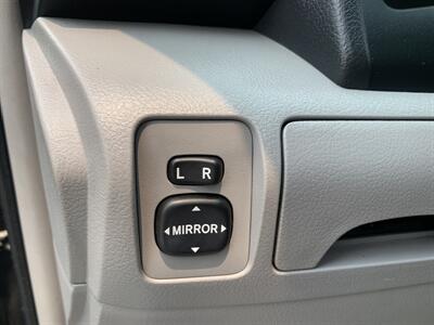 2011 Toyota Camry SE   - Photo 19 - Palatine, IL 60074