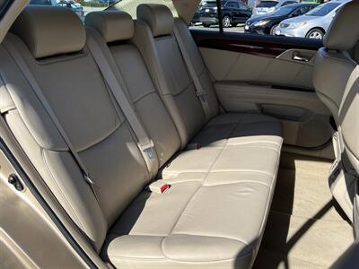 2010 Toyota Avalon Limited   - Photo 16 - Palatine, IL 60074