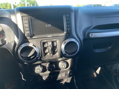 2013 Jeep Wrangler Unlimited Rubicon   - Photo 25 - Palatine, IL 60074