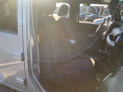 2013 Jeep Wrangler Unlimited Rubicon   - Photo 19 - Palatine, IL 60074