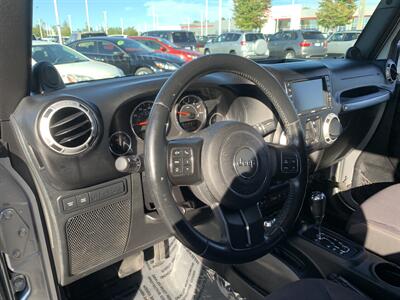 2013 Jeep Wrangler Unlimited Rubicon   - Photo 13 - Palatine, IL 60074