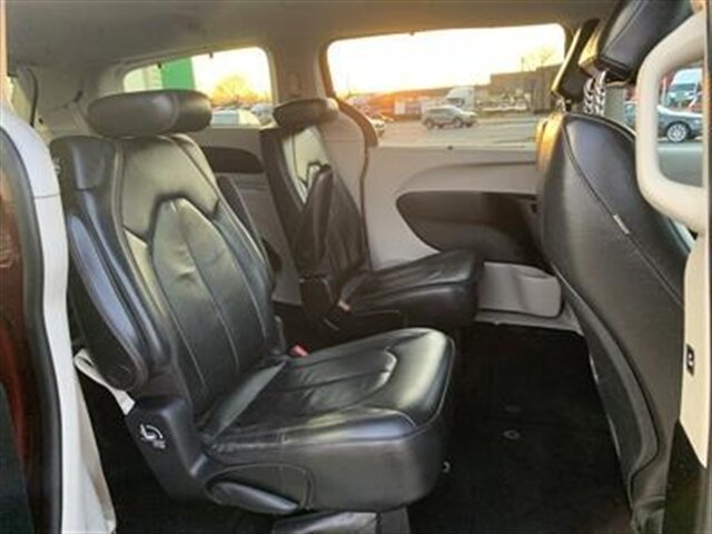 2017 Chrysler Pacifica Touring-L - Photo 15 - Palatine, IL 60074