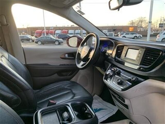 2017 Chrysler Pacifica Touring-L - Photo 16 - Palatine, IL 60074