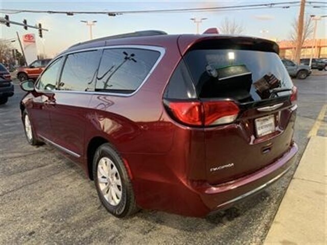 2017 Chrysler Pacifica Touring-L - Photo 8 - Palatine, IL 60074