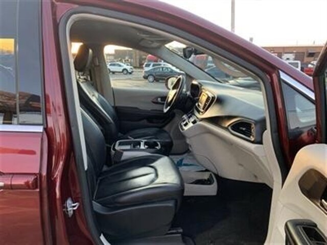 2017 Chrysler Pacifica Touring-L - Photo 12 - Palatine, IL 60074