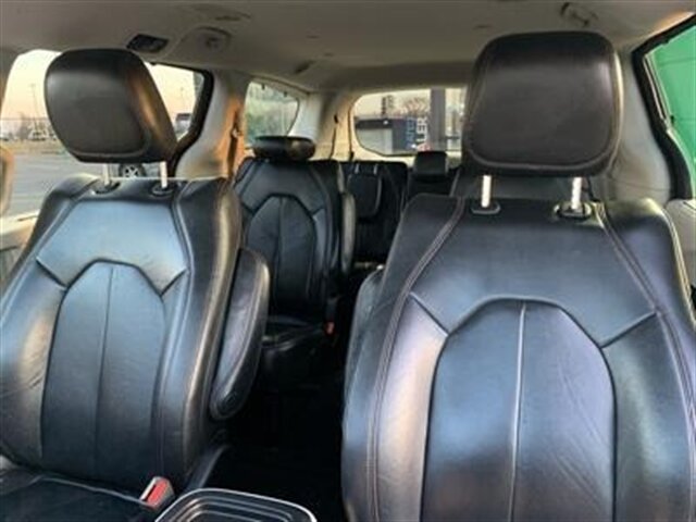 2017 Chrysler Pacifica Touring-L - Photo 11 - Palatine, IL 60074