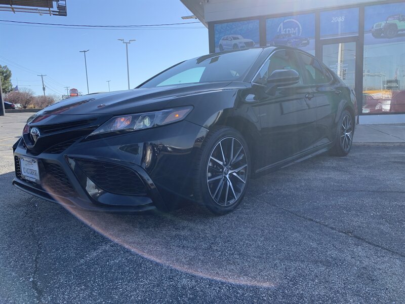 2021 Toyota Camry SE  