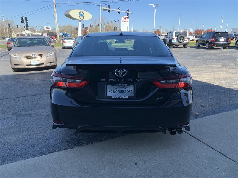 2021 Toyota Camry SE photo 4