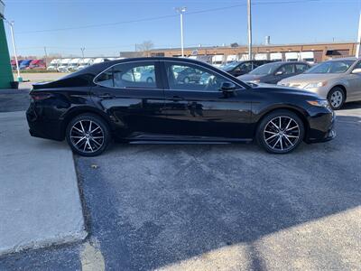 2021 Toyota Camry SE   - Photo 4 - Palatine, IL 60074