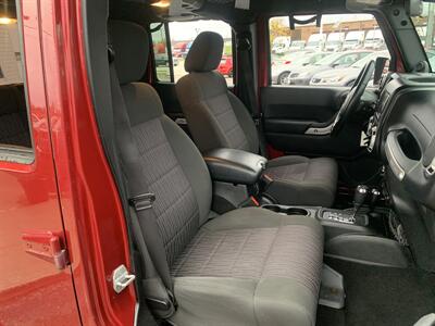 2012 Jeep Wrangler Unlimited Sahara   - Photo 15 - Palatine, IL 60074