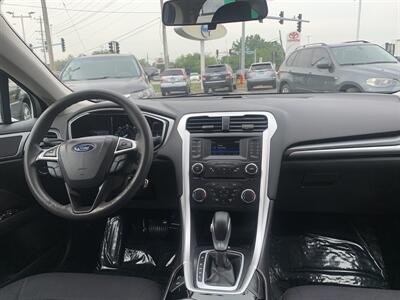 2014 Ford Fusion Hybrid SE   - Photo 11 - Palatine, IL 60074