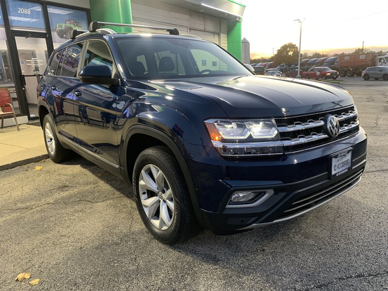 2018 Volkswagen Atlas V6 SEL photo 2