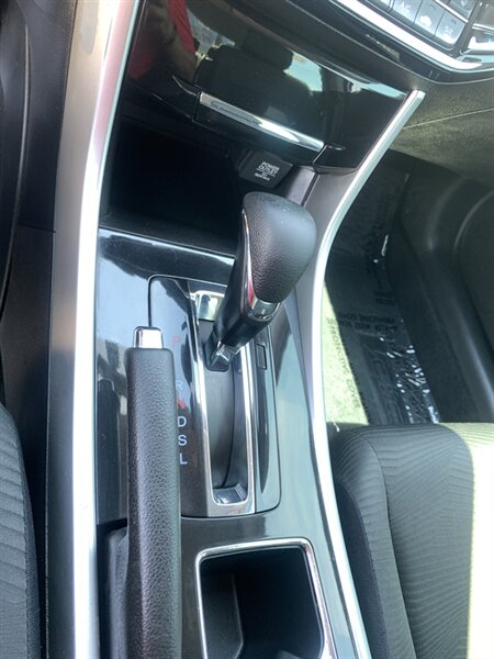 2017 Honda Accord LX - Photo 24 - Palatine, IL 60074