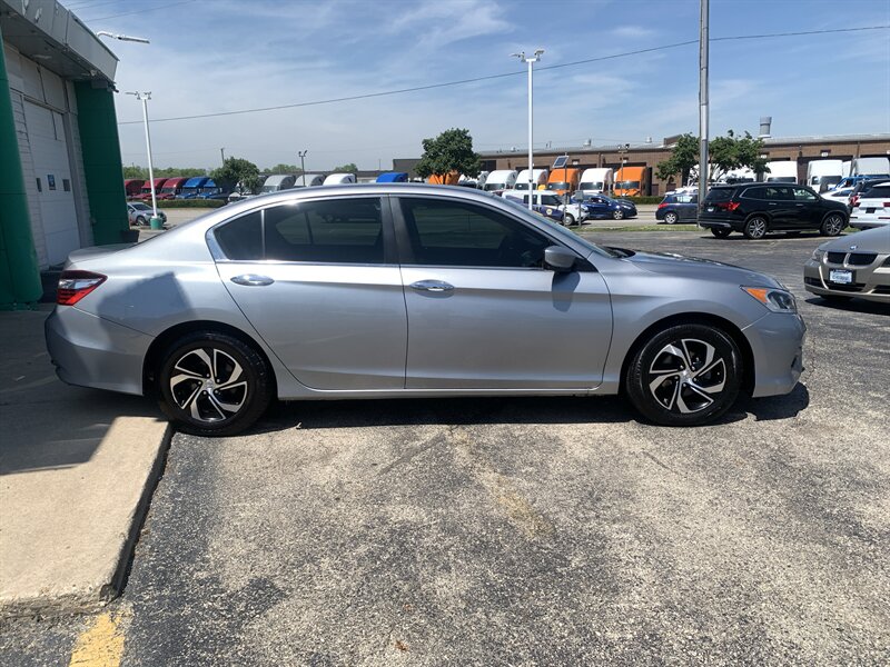 2017 Honda Accord LX - Photo 4 - Palatine, IL 60074