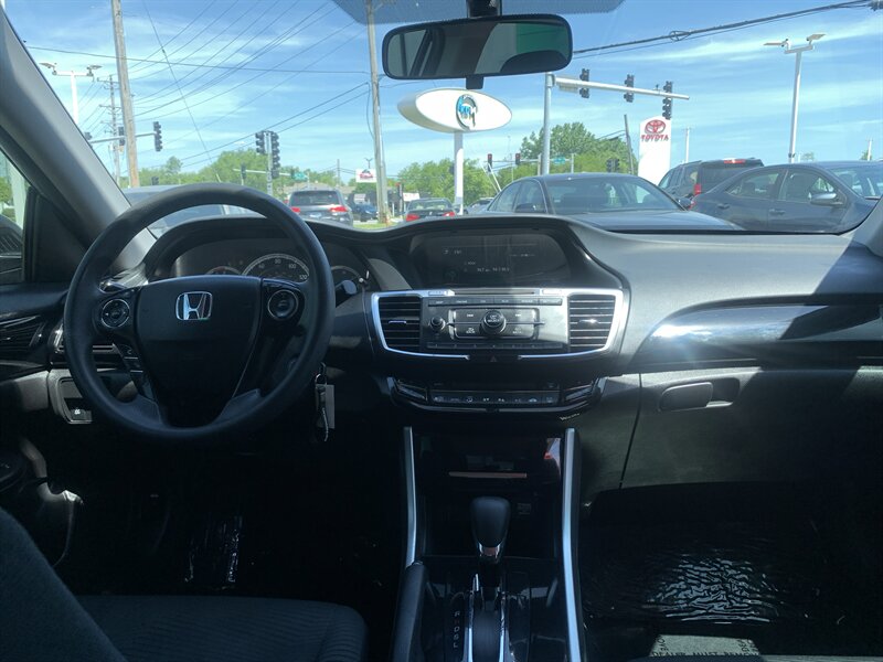 2017 Honda Accord LX - Photo 13 - Palatine, IL 60074