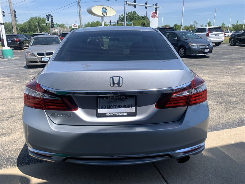 2017 Honda Accord LX - Photo 6 - Palatine, IL 60074