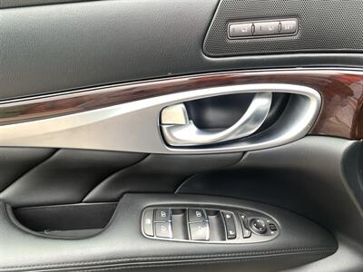 2015 INFINITI Q70 Sport   - Photo 16 - Palatine, IL 60074
