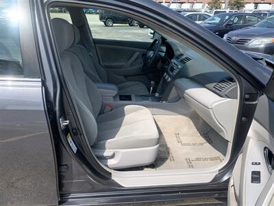 2009 Toyota Camry LE   - Photo 10 - Palatine, IL 60074