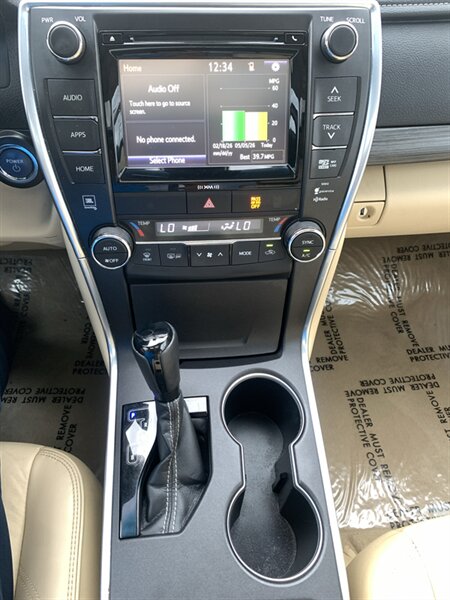 2016 Toyota Camry Hybrid XLE - Photo 26 - Palatine, IL 60074