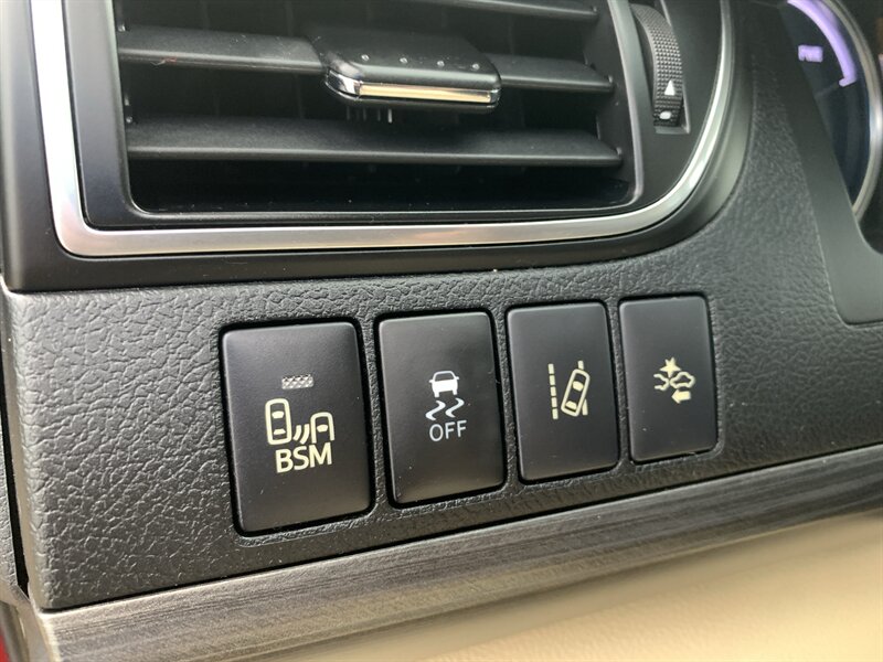 2016 Toyota Camry Hybrid XLE - Photo 17 - Palatine, IL 60074