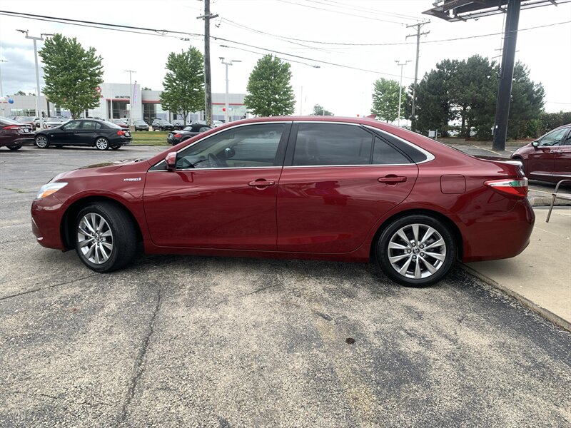 2016 Toyota Camry Hybrid XLE - Photo 8 - Palatine, IL 60074