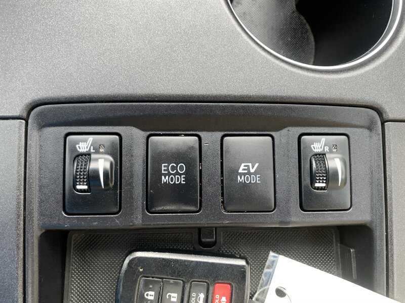 2016 Toyota Camry Hybrid XLE - Photo 28 - Palatine, IL 60074