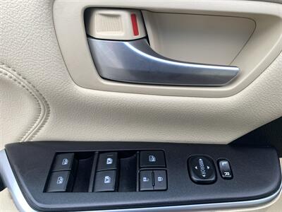 2016 Toyota Camry Hybrid XLE - Photo 18 - Palatine, IL 60074
