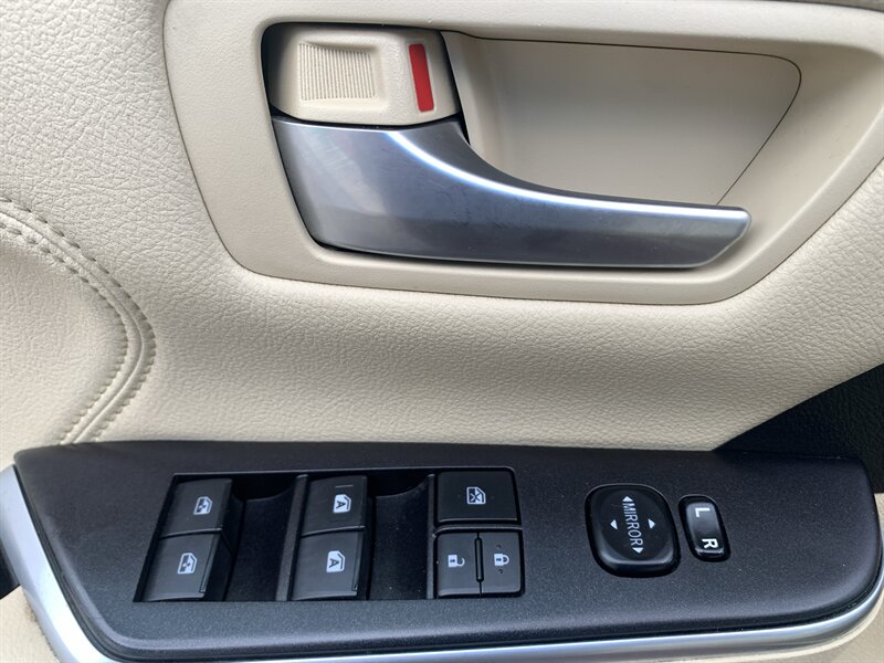 2016 Toyota Camry Hybrid XLE - Photo 18 - Palatine, IL 60074
