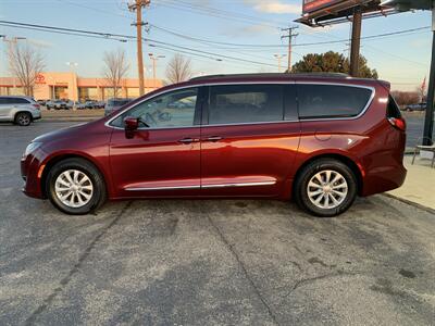 2017 Chrysler Pacifica Touring Plus   - Photo 9 - Palatine, IL 60074