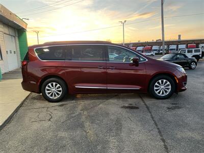 2017 Chrysler Pacifica Touring Plus   - Photo 4 - Palatine, IL 60074