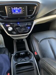 2017 Chrysler Pacifica Touring Plus   - Photo 37 - Palatine, IL 60074