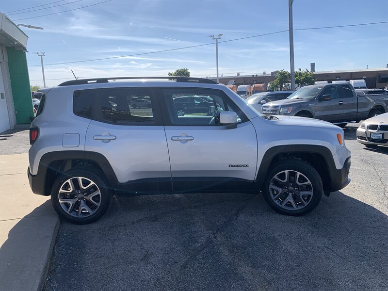 2017 Jeep Renegade Latitude - Photo 4 - Palatine, IL 60074