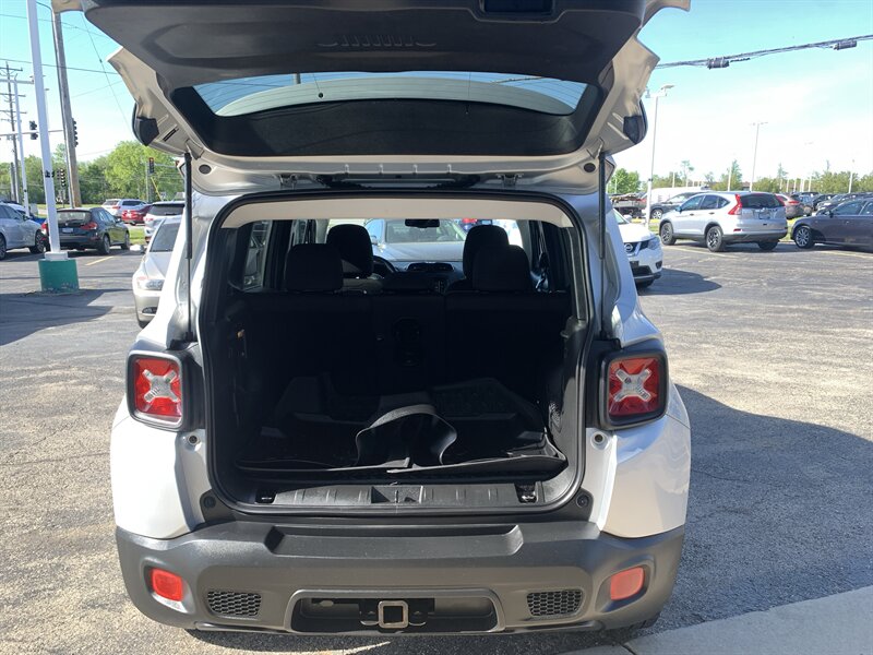 2017 Jeep Renegade Latitude - Photo 9 - Palatine, IL 60074