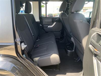 2018 Jeep Wrangler JK Unlimited Sahara   - Photo 17 - Palatine, IL 60074