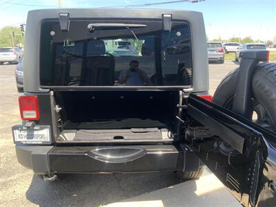 2018 Jeep Wrangler JK Unlimited Sahara   - Photo 6 - Palatine, IL 60074
