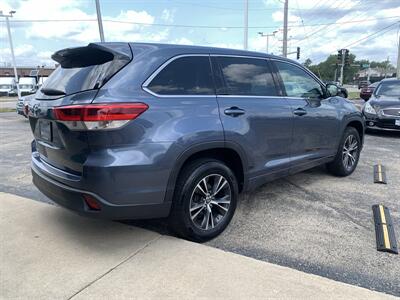 2018 Toyota Highlander LE - Photo 5 - Palatine, IL 60074