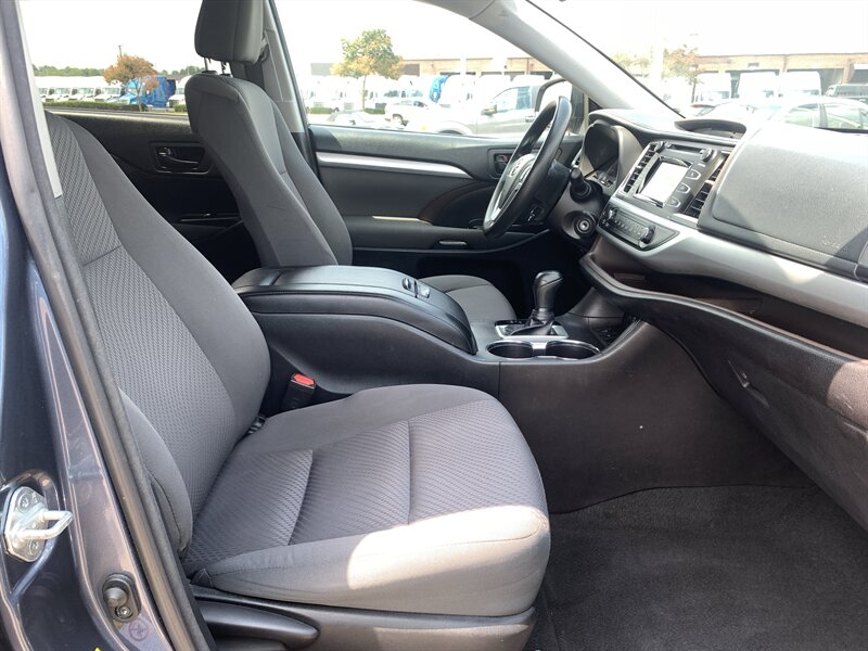 2018 Toyota Highlander LE - Photo 16 - Palatine, IL 60074