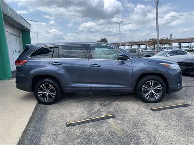 2018 Toyota Highlander LE - Photo 4 - Palatine, IL 60074