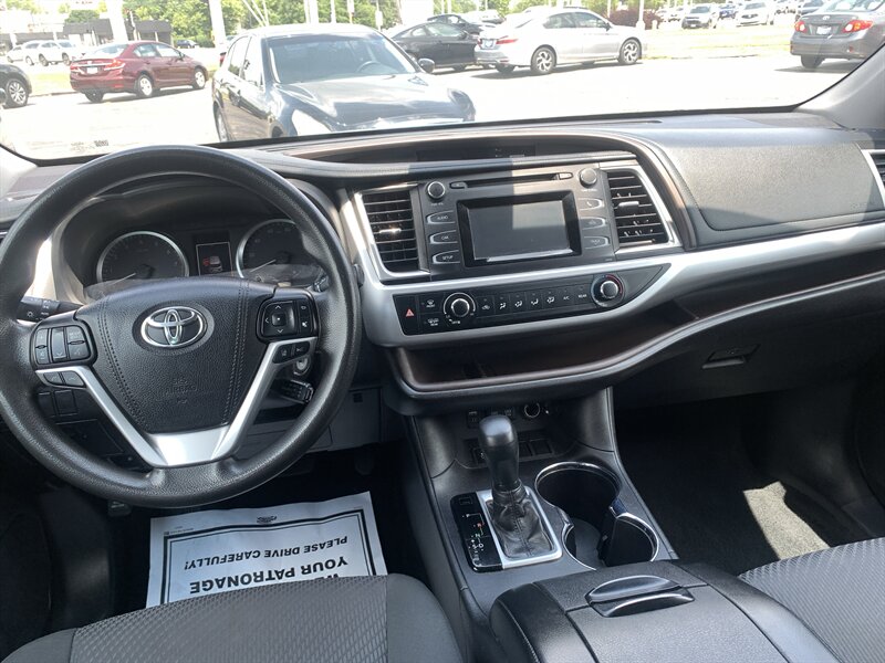 2018 Toyota Highlander LE - Photo 15 - Palatine, IL 60074