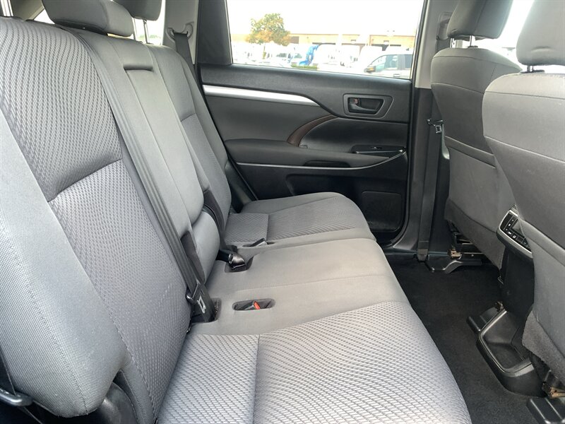 2018 Toyota Highlander LE - Photo 18 - Palatine, IL 60074