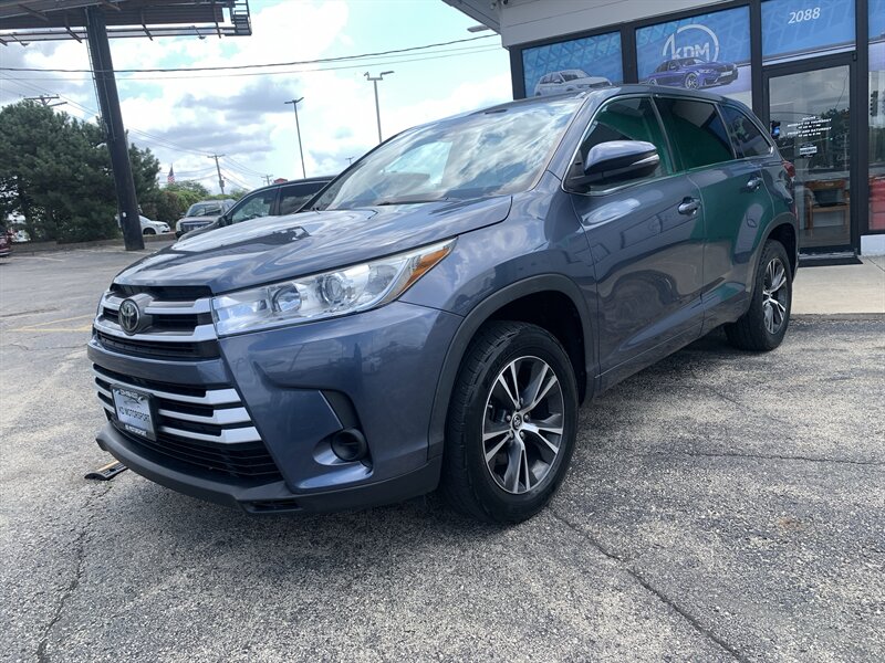 2018 Toyota Highlander LE   - Photo 1 - Palatine, IL 60074
